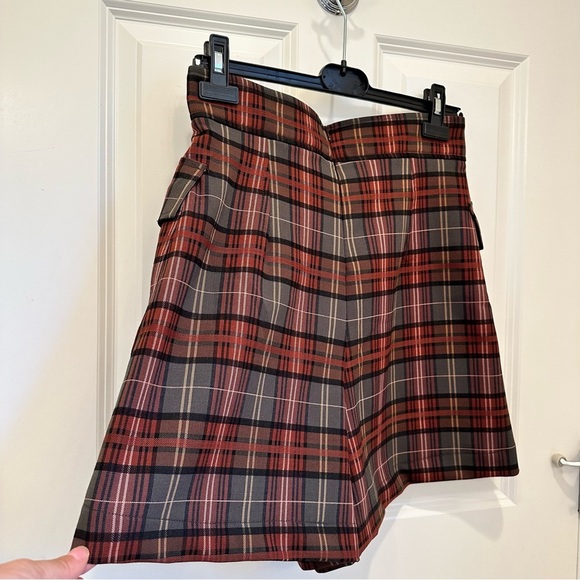 Intrend by Max Mara High-waisted Yarn Wool Shorts Size: MediumUS4/6 Fall/Winter - Picture 12 of 12